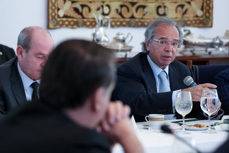 Guedes de aviso prévio?