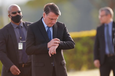 Assessora de Flávio usava imóvel alvo de buscas
