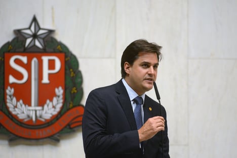 Relatora pede que deputado que xingou papa seja suspenso