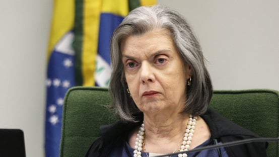Cármen dá 5 dias para governo Bolsonaro explicar consulta sobre vacinação de crianças