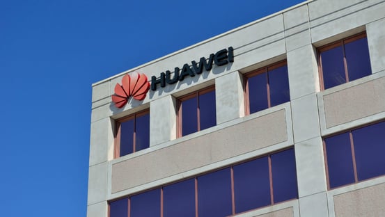 Filha do dono da Huawei é libertada e volta para a China