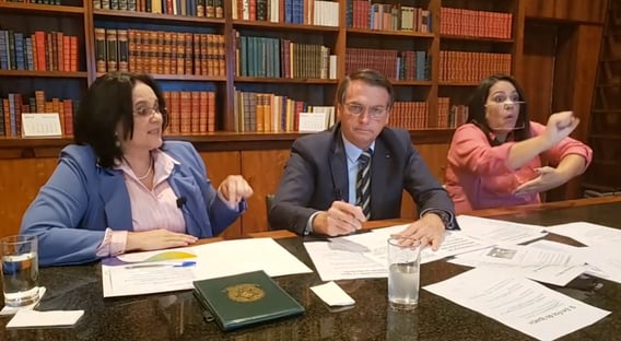 Bolsonaro com Damares (e sem Guedes)