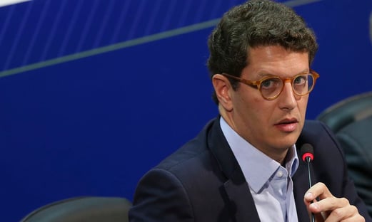 Servidor expulso da Comissão de Ética denuncia Salles por perseguição e assédio moral