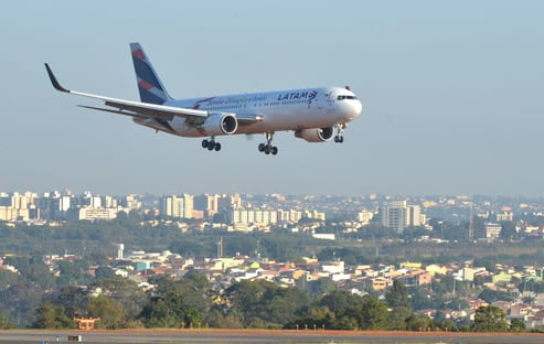 Aéreas terão 12 meses para reembolsar passageiro de voo cancelado pela pandemia