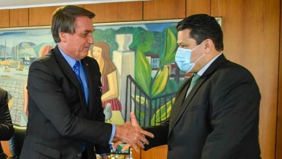 Alcolumbre se reúne com Bolsonaro para influir mais em sucessão no Senado