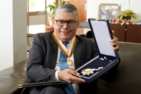 Alvo da CPI da Covid, ex-secretário de Saúde do DF é homenageado com medalha