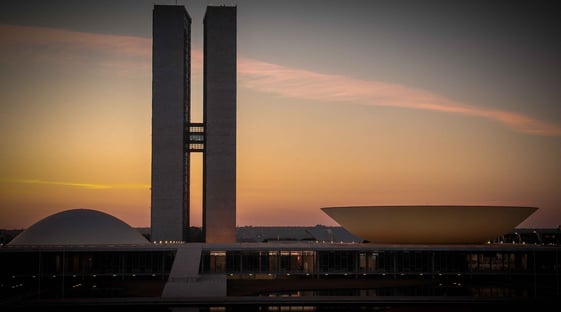 Justiça determina fechamento do comércio em Brasília