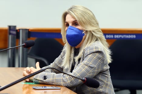 Justiça ordena que deputada bolsonarista apague ‘fake news’