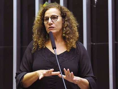 “Votei de acordo com a bancada”, diz Jandira sobre perdão de dívidas de igrejas