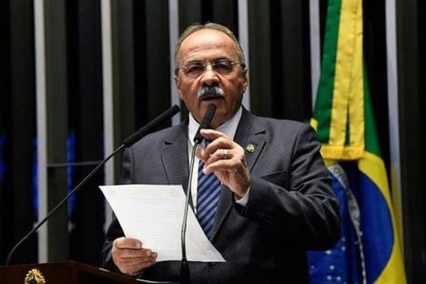 PGR quer prorrogar inquérito do senador do dinheiro entre as nádegas