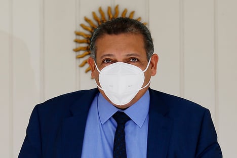 Caneladas em Moro e piscadelas para Gilmar no campo do Bangu