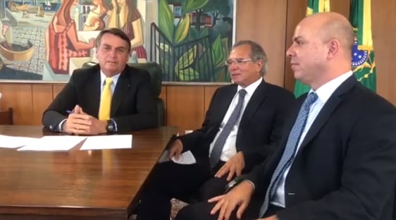 Bolsonaro assina novo marco legal das startups