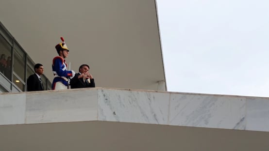 Questionado sobre reunião com Fux, Bolsonaro faz coração com a mão
