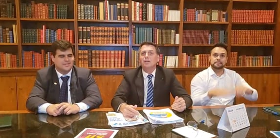 Pesquisa eleitoral é arma política para quem tem recurso, diz Bolsonaro