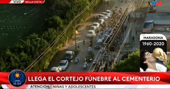 Cortejo fúnebre de Maradona erra caminho de cemitério e fica preso no trânsito