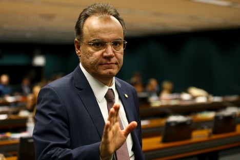“O que torna PSDB nanico é sair da oposição ao PT para mamar no governo Bolsonaro”