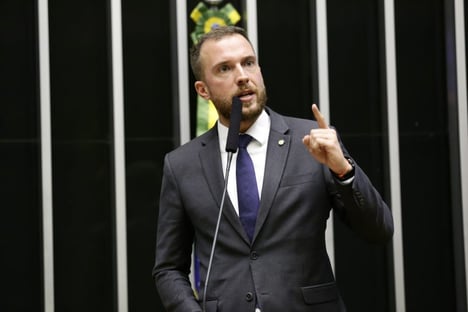 “Governo e oposição votando juntos mostra que algo está errado”, diz Poit