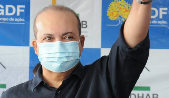 Estão tentando politizar até a Copa América, diz governador do DF