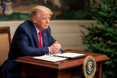 Em nova leva de indultos, Trump perdoa amigo e pai do genro
