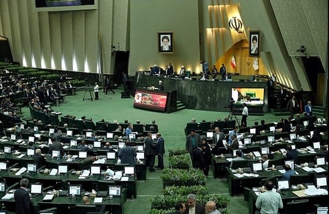 Irã aprova lei para enriquecer mais urânio e se prepara para barganhar com EUA