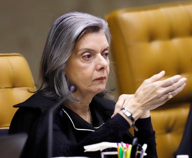 Cármen Lúcia defende julgamento sobre Lula no plenário do STF