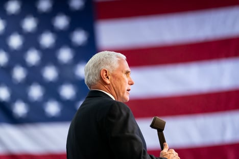 Em resposta a Pelosi, Mike Pence diz que não invocará 25ª Emenda para afastar Trump