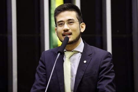 Kim Kataguiri diz que só tontos defendem Bolsonaro de graça