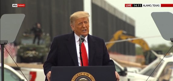 Trump diz que risco de seu afastamento imediato por Pence é zero