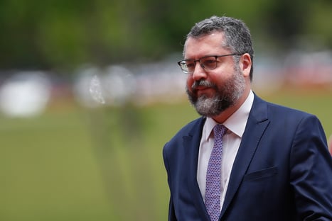 Itamaraty volta a adiar concurso para diplomata