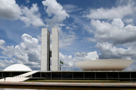 Congresso derruba vetos às leis de Licitações e Aldir Blanc