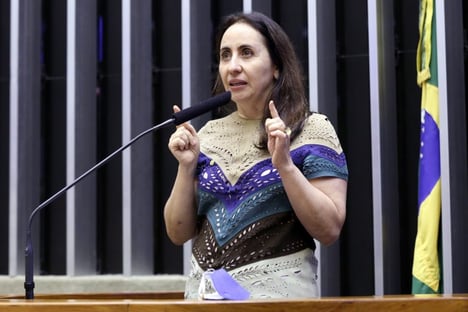 Saúde não pode dizer que desconhecia problemas da representante da Covaxin, diz deputada