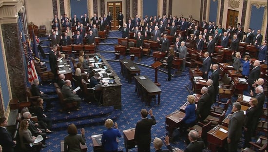 Senado rejeita argumentos de defesa de Trump e mantém julgamento de impeachment