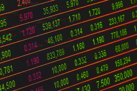 Bolsa tem 3ª queda seguida, e dólar fecha em R$ 5,22