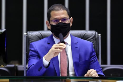 Preferia que fosse para visitar usinas de oxigênio, diz vice da Câmara, sobre Bolsonaro no Amazonas