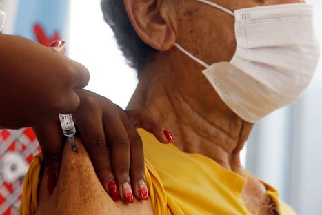 “Não vai ser possível acelerar vacinação em abril”