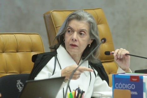 Cármen Lúcia: STF não se verga e não se fecha