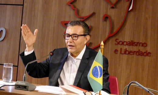 Centro suspeita que PSB, alinhado a Lula, poderá ser cavalo de Troia