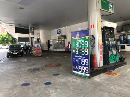 Após novo aumento no preço da gasolina, governadores falam em descongelar ICMS
