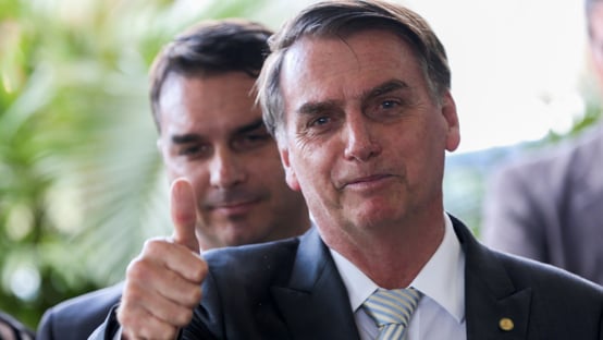 Flávio Bolsonaro diz que seu pai está entre André Mendonça e Humberto Martins para o STF