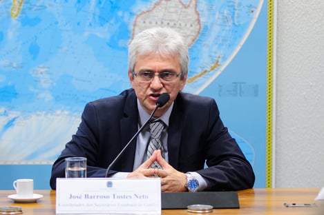 Secretário da Receita se reuniu com Flávio, fora da agenda, na casa do senador