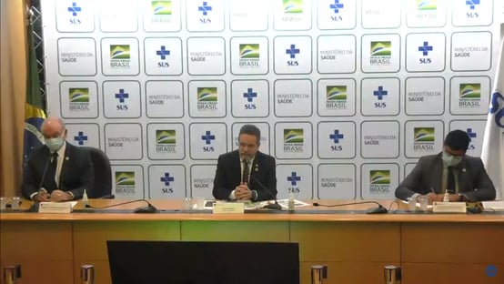 Elcio Franco promete 424 milhões de doses de vacina até fim do ano