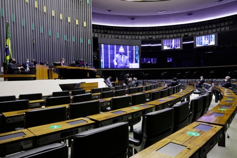 Câmara vota por derrubar veto ao projeto que dá acesso gratuito à internet a alunos e professores