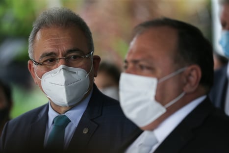 Queiroga culpa Pazuello por falta de 2ª dose da Coronavac