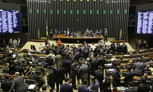 Projeto que blinda advogados está pronto para ser votado na Câmara