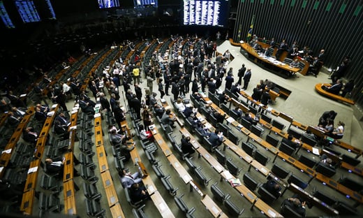 Governo recua nas progressões de policiais para aprovar PEC Emergencial