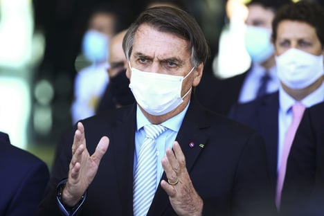 Bolsonaro: “A política de fechar tudo está matando o pessoal”