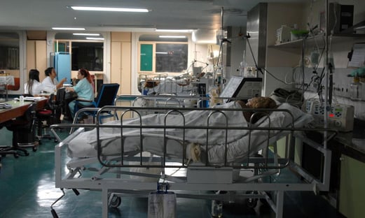 Brasil tem 6,3 mil pacientes com Covid na fila por leitos de UTI, diz Conass