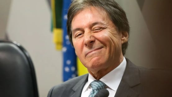 Eunício diz que comprou de sacanagem apartamento de Ciro Gomes
