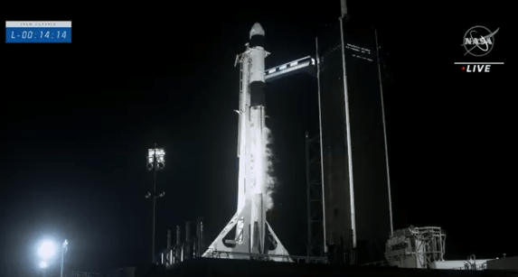 Nasa e SpaceX lançam 4 astronautas rumo à estação espacial