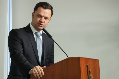 “País amanhece em choque”